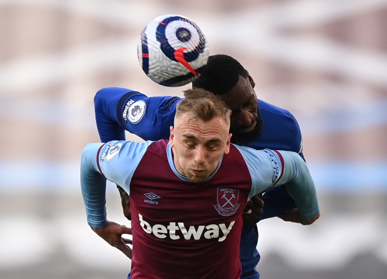 誉簿上增添 誉簿上增添